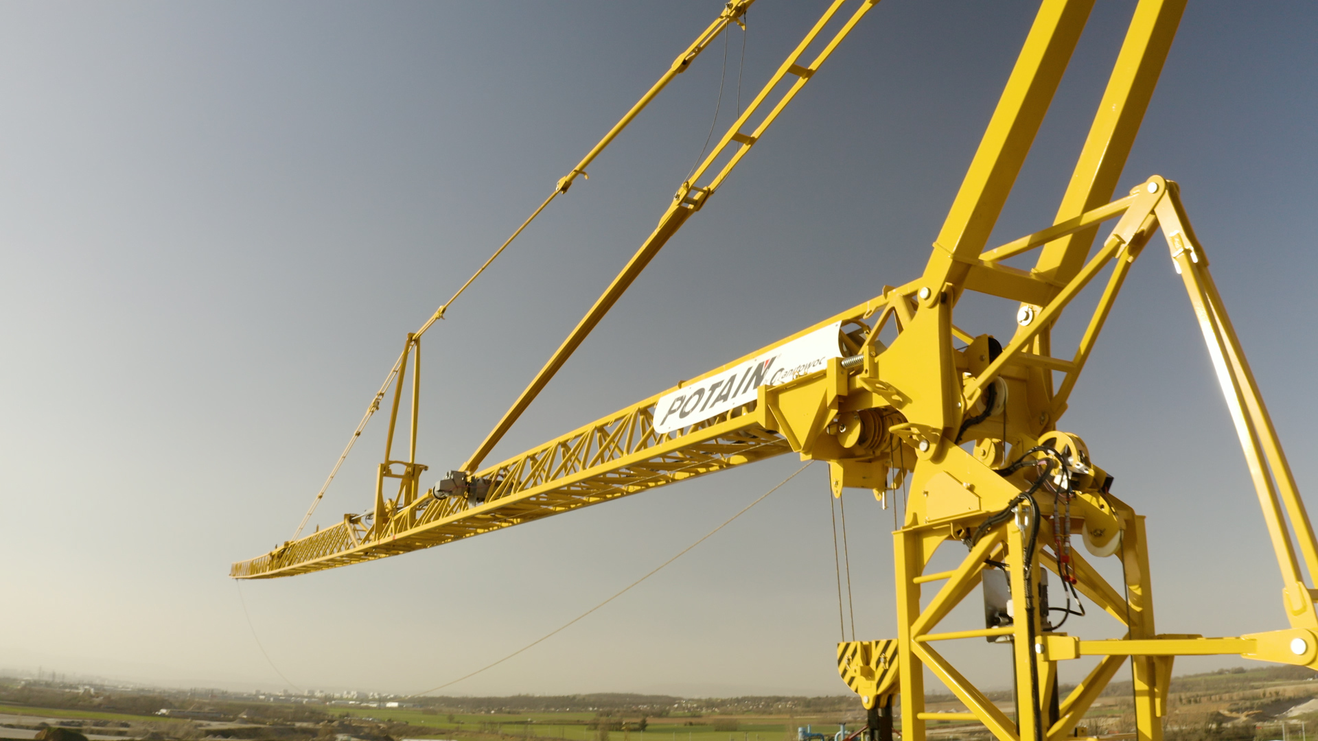 Potain-introduces-the-new-Igo-T-99-self-erecting-crane-with-improved-reach-and-capacity-from-a-compact-footprint-3_0