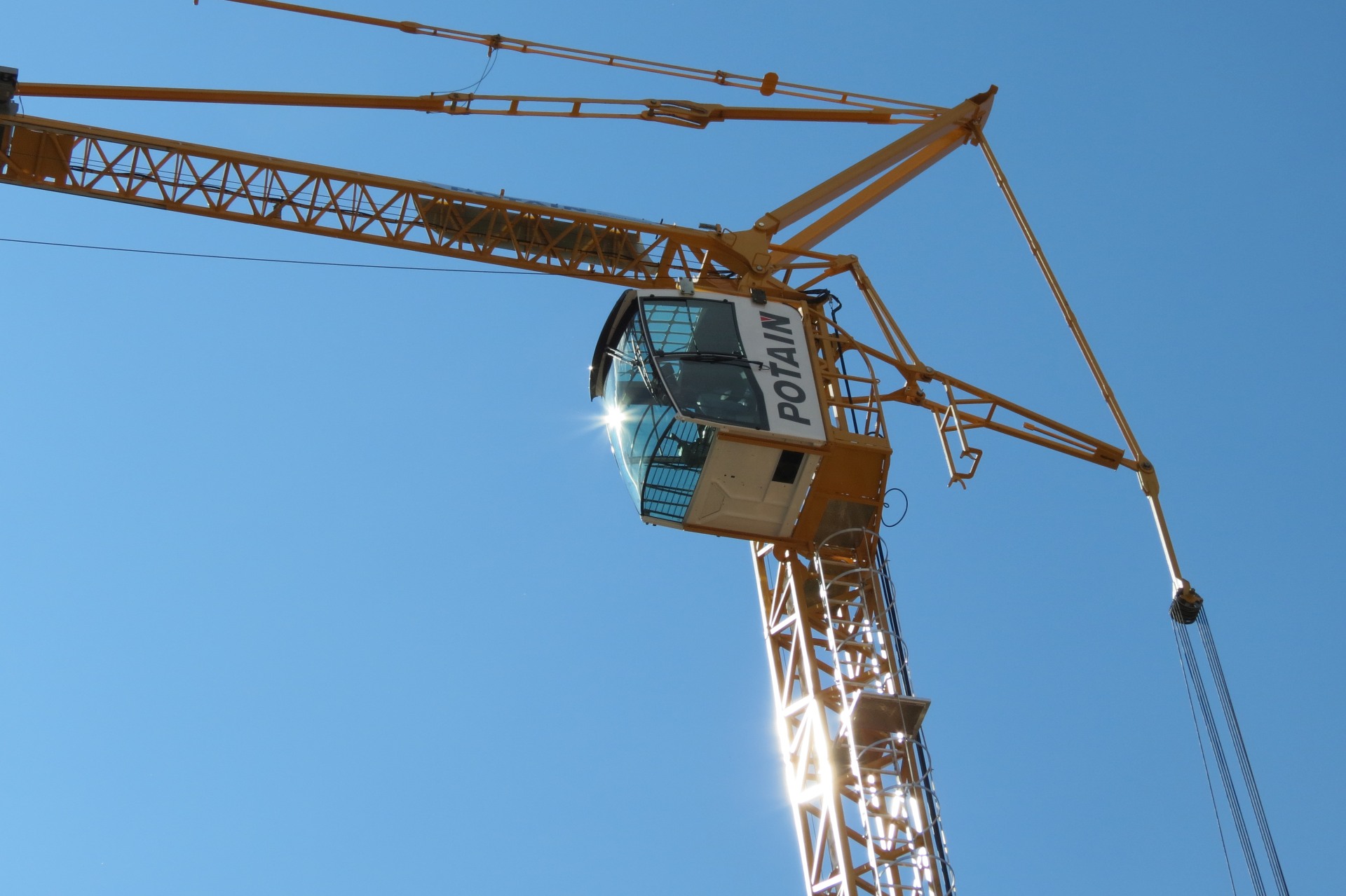 Potain-introduces-the-new-Igo-T-99-self-erecting-crane-with-improved-reach-and-capacity-from-a-compact-footprint-4